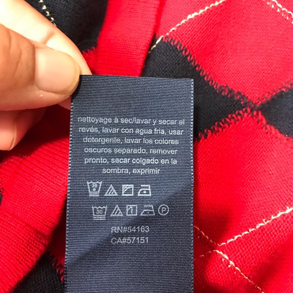Tommy Hilfiger Argyle Sweater Women’s Size M V-Neck Color Red/Black Pullover. - Picture 6 of 14
